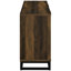 Armoire d'appoint à 4 portes en bois d'ingénierie au fini pin foncé, avec un design cannelé, deux tablettes fixes et un look moderne pour les maisons décontractées