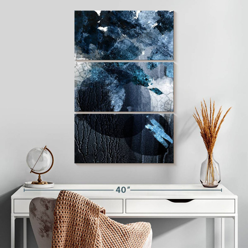 Avery Navy White, 32" H x 20" W