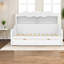 Lit de jour simple en bois blanc peu encombrant avec tablettes de rangement pour la maison