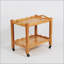 Table d'appoint roulante en bois d'hévéa massif, à 2 niveaux avec roues verrouillables et plateau amovible, robuste et durable pour de multiples utilisations