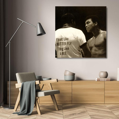 Muhammad Ali flotte comme un papillon