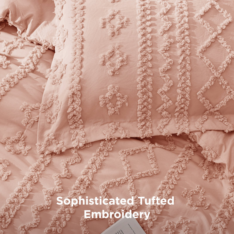 Bedsure Tufted Embroidery All-Season Microfiber Comforter Set, Full Comforter + 2 Standard Shams, Pink