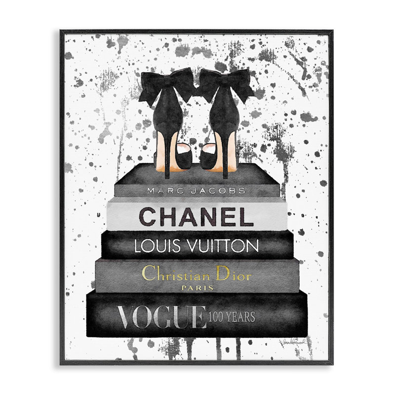 «Glam Fashion Book Stack Grey Bow Pump Heels Ink», impression, H 20 po x l 16 po, Giclée encadrée noir minuit
