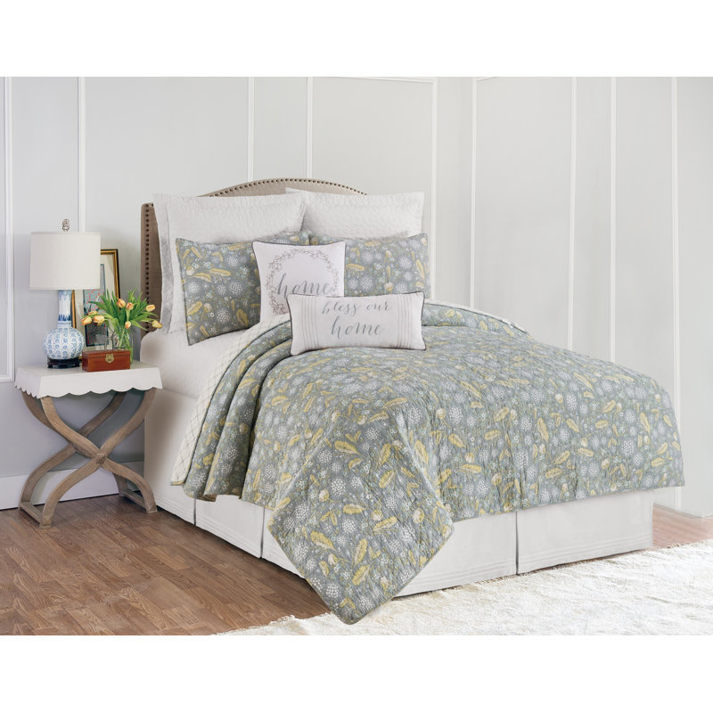Roessler Cotton Floral Quilt, King Quilt + 2 Shams