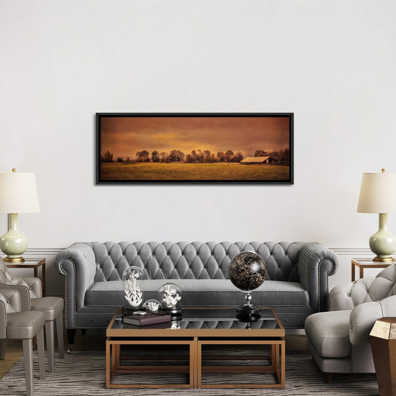 «Long Barn at Day Break», reproduction de photo sur toile, H 20 po x l 60 po x P 1,5 po, Toile avec cadre noir