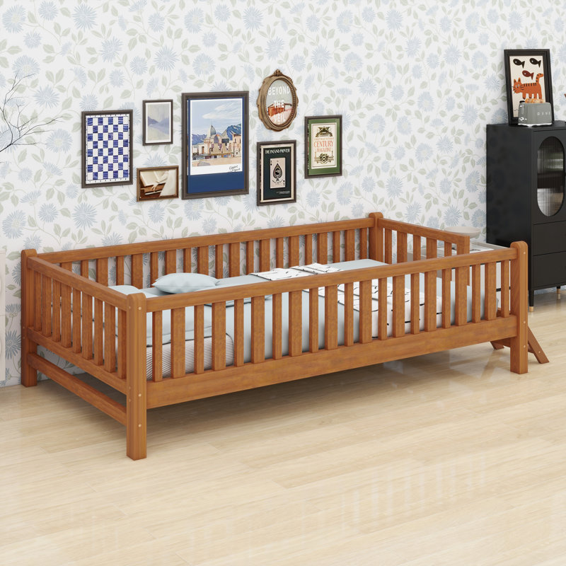 Base de lit plateforme avec barrière de sécurité, Walnut