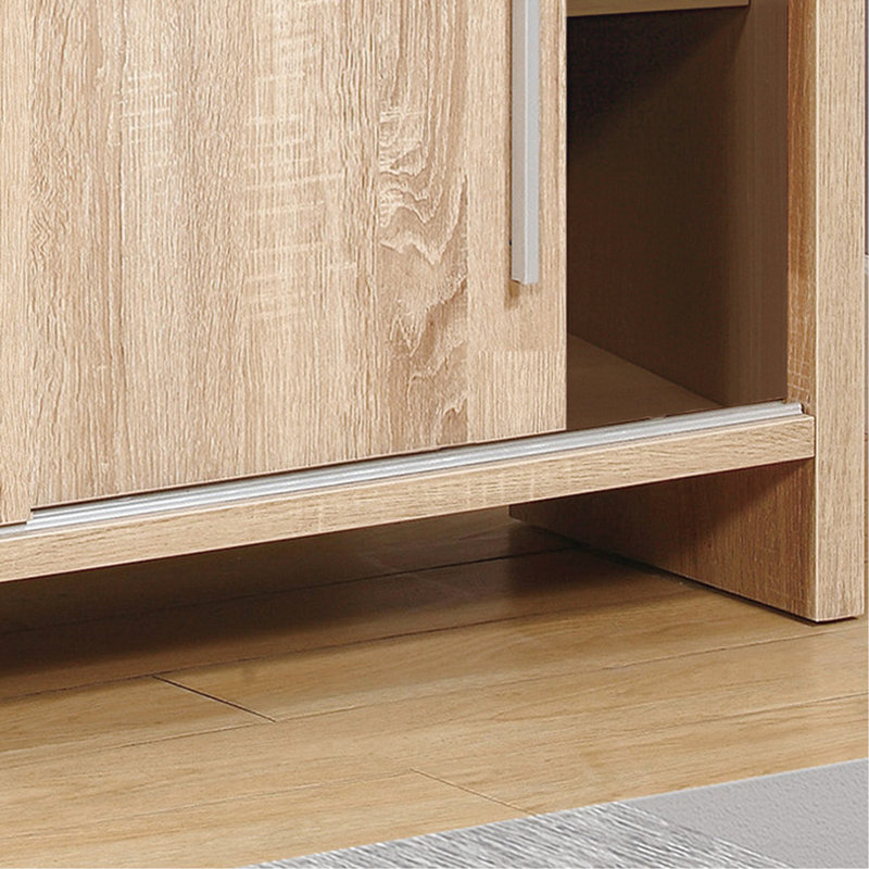 Buffet de style naturel avec portes coulissantes, poignées en métal et quatre tablettes en bois blanc patiné, portes