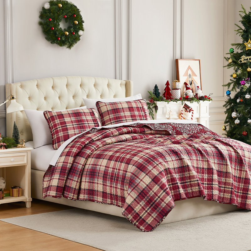 Christmas Carol Oversized Reversible Holiday Bedding lightweight Quilt Set with shams, Queen Quilt + 2 Standard Shams