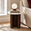 Table de bout ronde contemporaine en marbre avec base piédestal cannelée