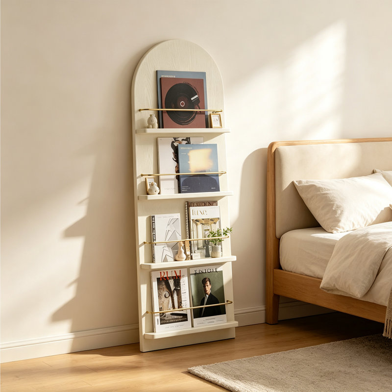 Porte-revues arqué en bois d'hévéa, H 63 po x l 22,83 po x P 12,6 po, Crème