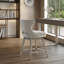 Tabouret de bar pivotant à 360 degrés Emmett gris pâle avec clous décoratifs-1599138858