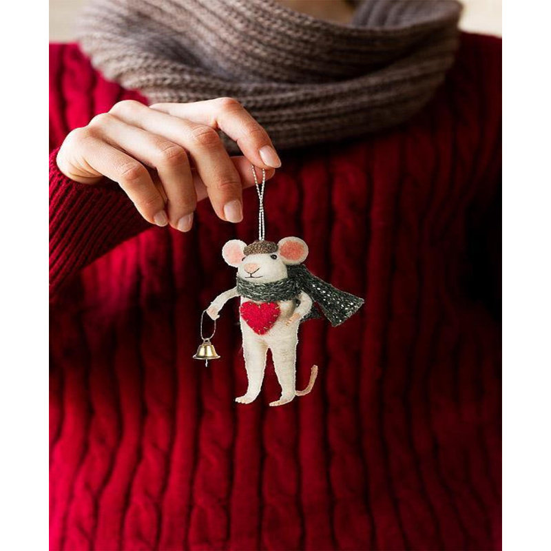 Ornement souris d'hiver avec cœur et cloche