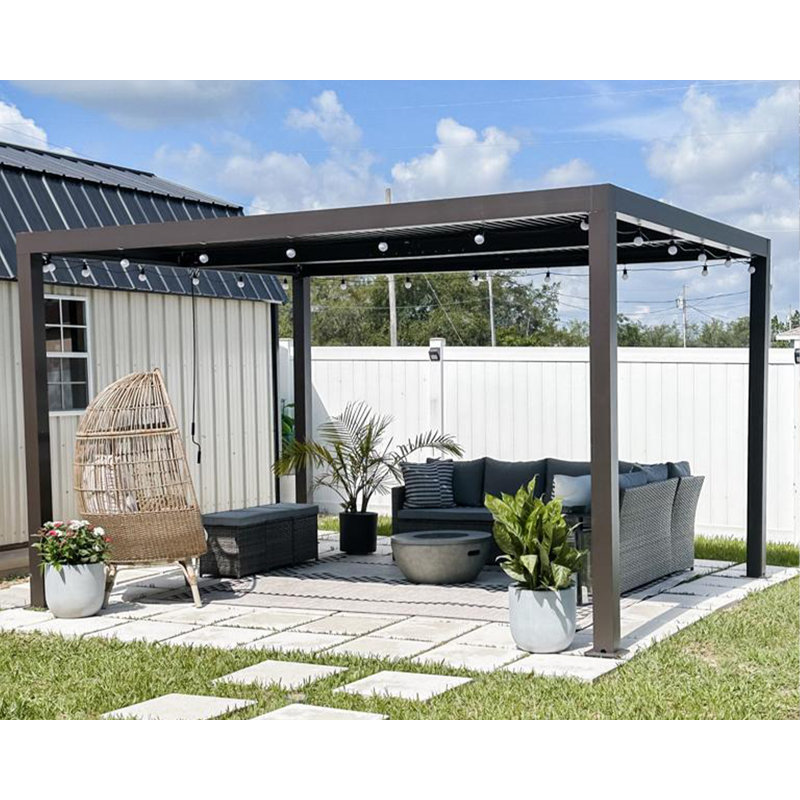 13 pi. L 11 pi. X P 11 pi. D Pergola en aluminium avec guirlandes de lumières de 48 pi