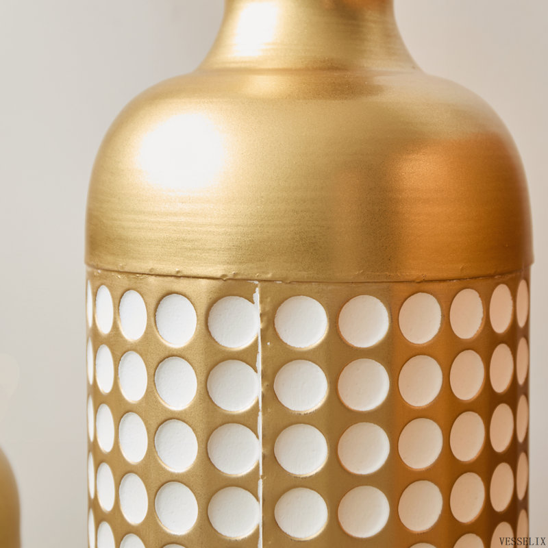Ensemble de 3 vases de sol modernes en métal doré, de 83 cm, 66 cm et 50 cm de hauteur, pour la décoration intérieure et de mariage.