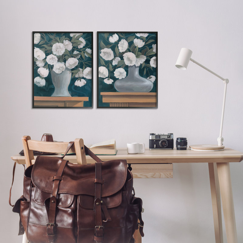  «Flower Vases on Table Top», ensemble de 2 giclées par Grace Popp, H 20 po x l 16 po, Giclée encadrée noir minuit