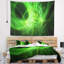 Motifs abstraits vert vif sur tapisserie noire-28496439