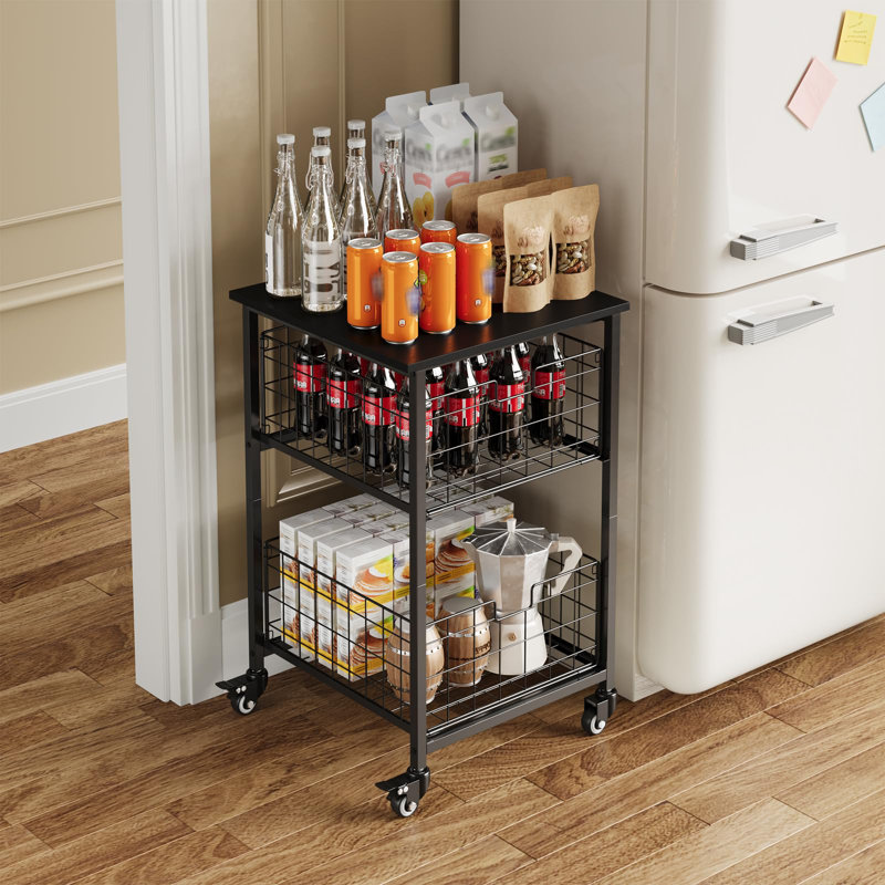 Support multifonctionnel pour mini-réfrigérateur avec tiroirs de rangement, structure métallique robuste et roulettes verrouillables, idéal pour la cuisine et les petits espaces.