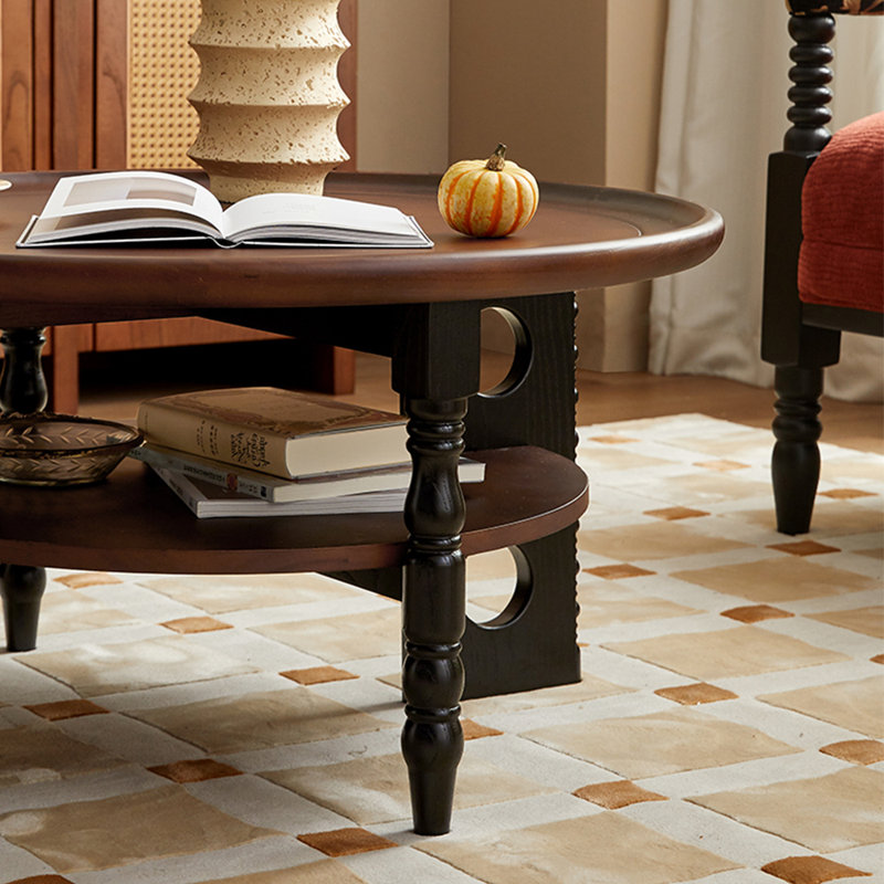 Table basse de style français, H 16,5 po x L 31,5 po x l 31,5 po, Brun