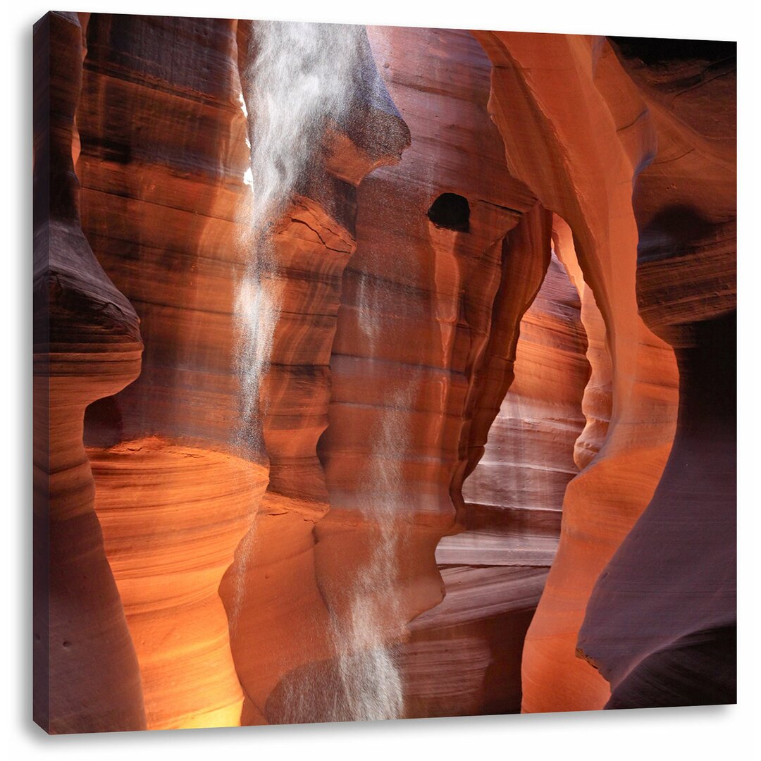 Leinwandbild Sand rieselt im Antelope Canyon