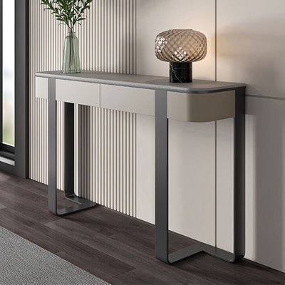 Esthétique moderne et console pratique