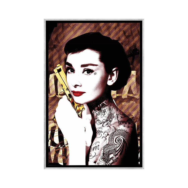 "Audrey Hepburn Tatoe Gun" par radio Days, reproduction d’art, Aucun mat, H 48 po x l 32 po x P 1,5 po