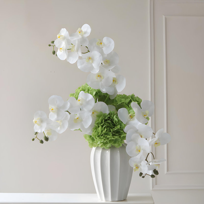 Ornements de fleurs simulées