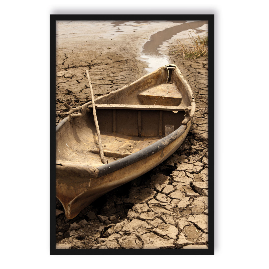 Gerahmtes Foto "Boot im ausgetrockneten See"