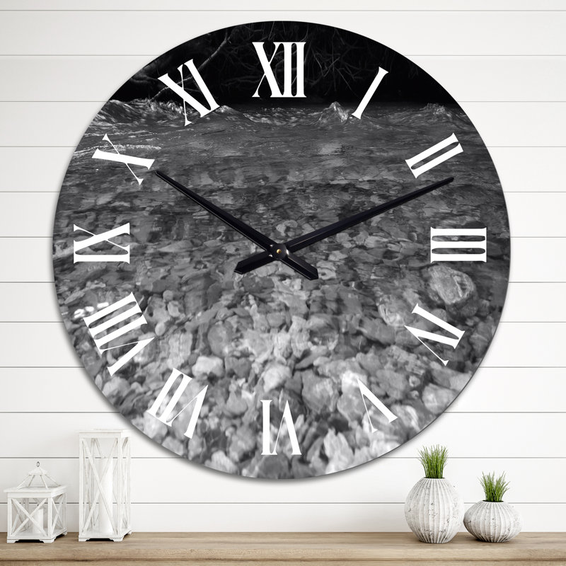 Rivière et pierres grises - Horloge murale traditionnelle, Moyen