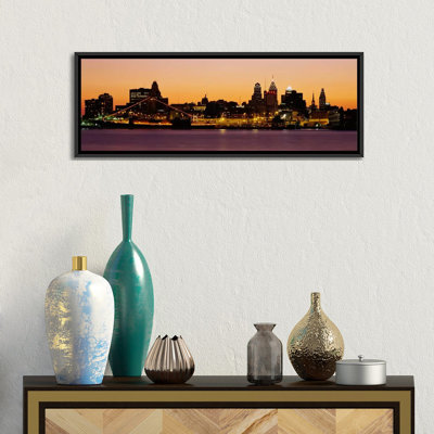 «Buildings at the Waterfront, Philadelphia, Pennsylvania», reproduction de photo sur toile