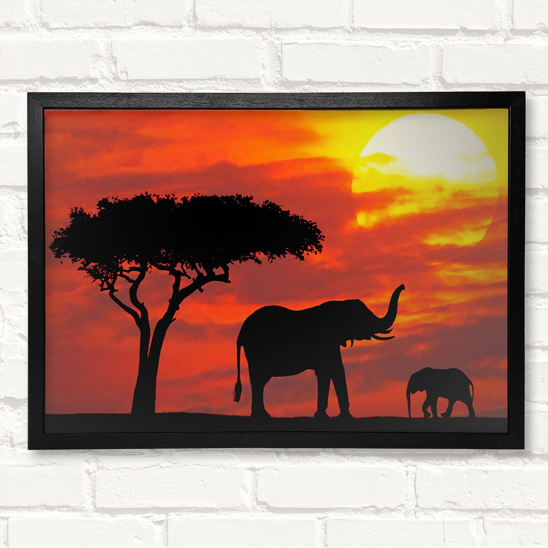 Mutter und Baby Elefant Silhouetted At Sunrise Kenya Gerahmter Druck