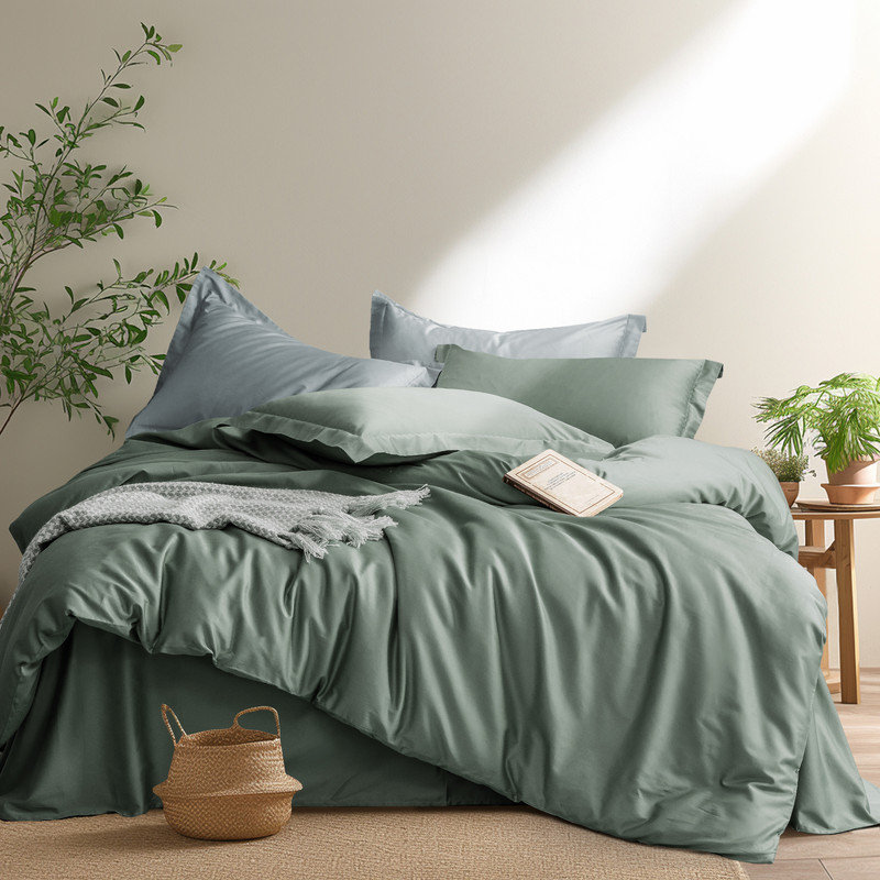 Satin Duvet Cover with Zipper Closure and Corner Ties, OEKO-TEX Certified, Green, King Duvet Cover + 2 Pillow Shams