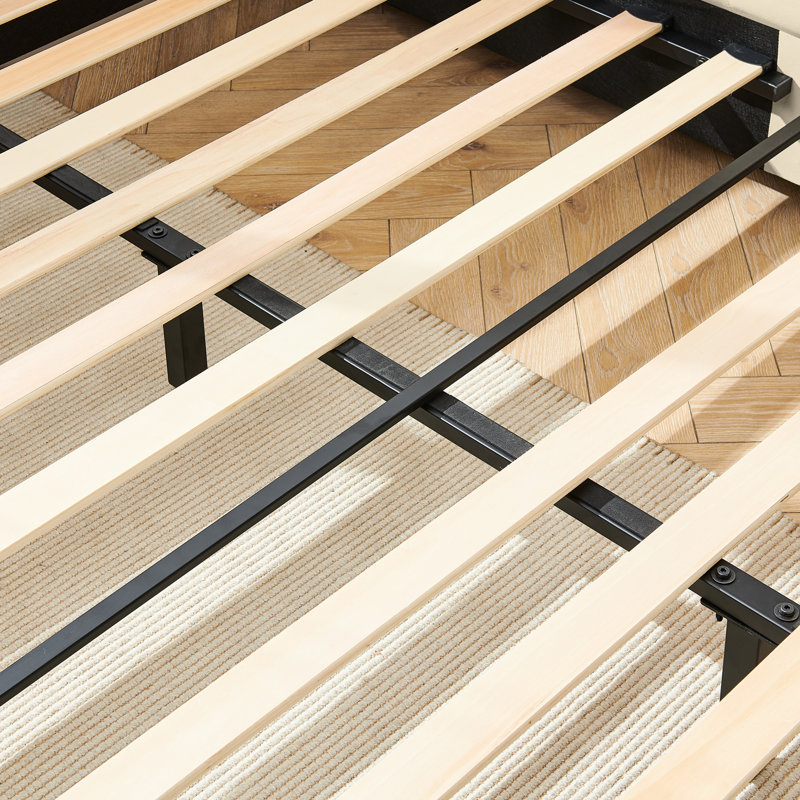 Lit de jour confortable, revêtement en velours beige et structure en bois pour le lit de la chambre à coucher et du salon, avec décoration d'accoudoirs