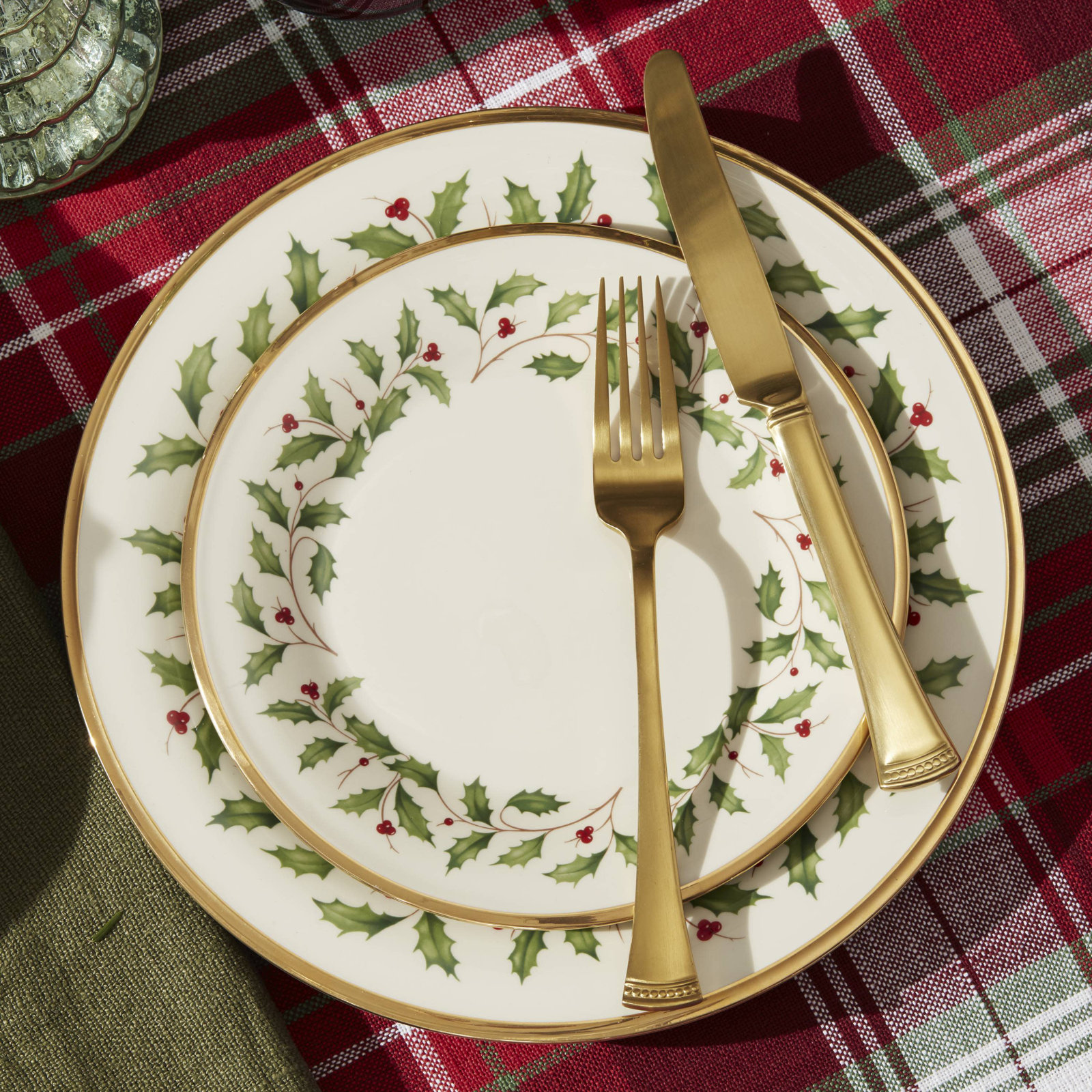 Holiday Porcelain Dinnerware Set