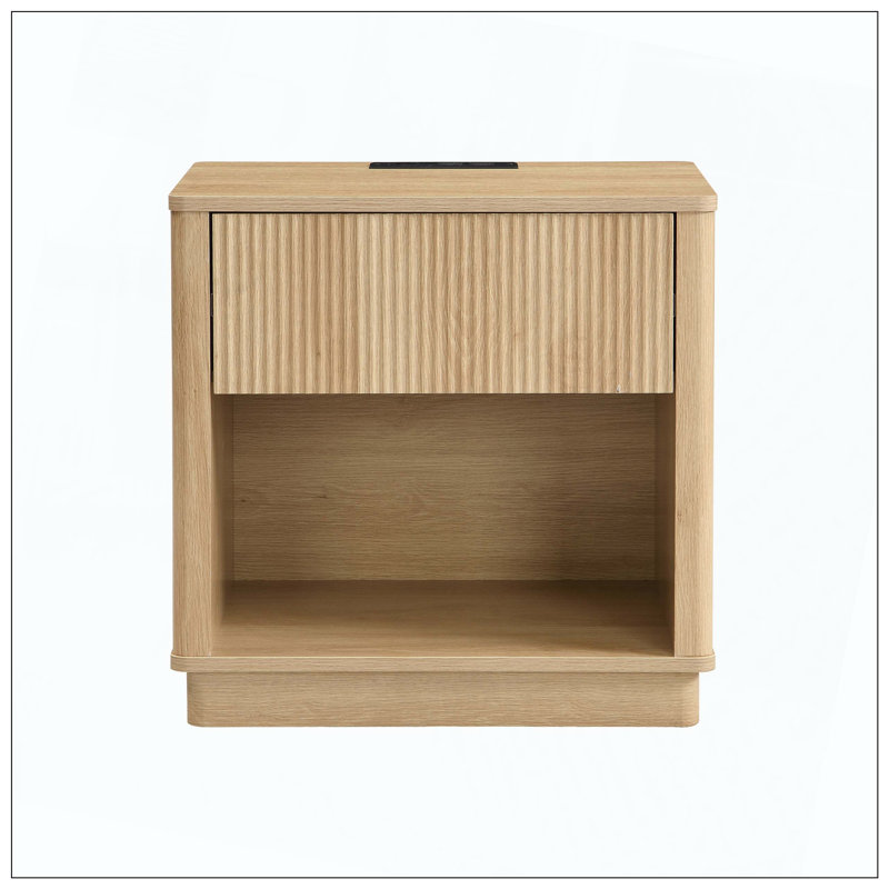 L'ensemble de 2 tables de chevet Charging comprend deux tables de chevet assorties avec des stations de charge intégrées et des tiroirs pour un rangement organisé