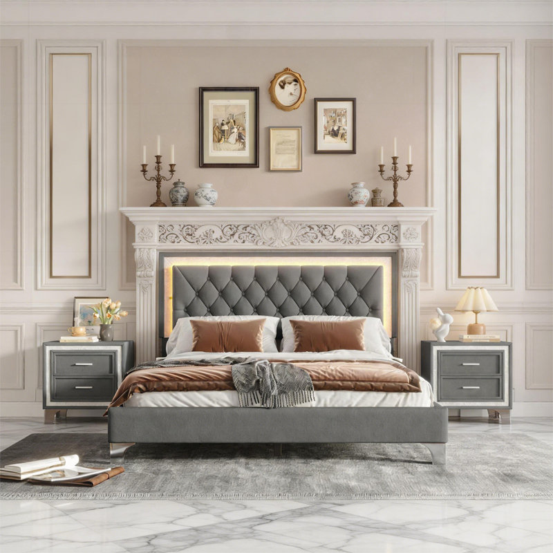 Grand lit plateforme tapissier avec deux tables de chevet, gris