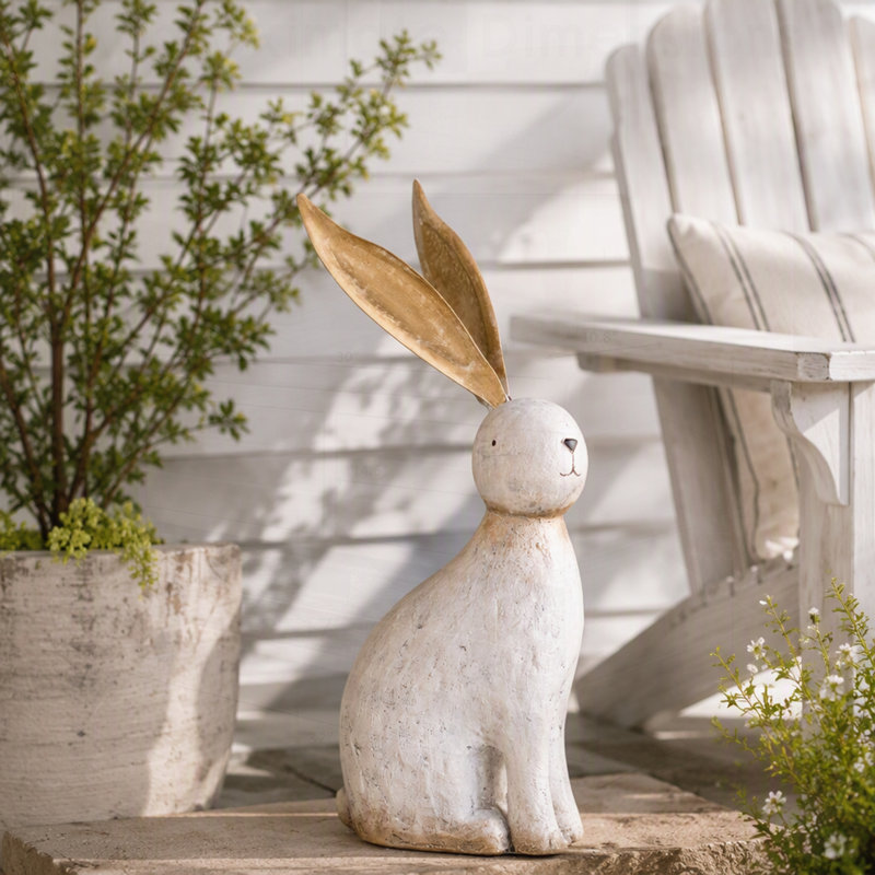 Figurine de lapin en magnésium avec oreilles en fer doré, corps blanc texturé et design ludique pour la décoration intérieure