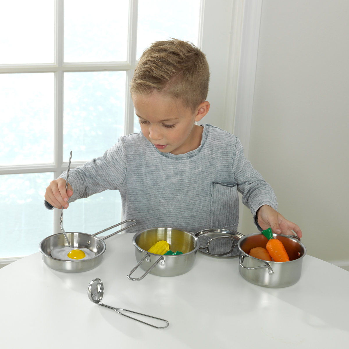 KidKraft Deluxe Cookware Metal Play Set with 11 Pieces of Play Food ...