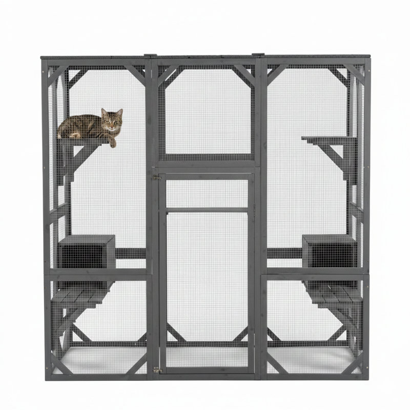 Enclos d'extérieur en bois pour chat avec couvercle, fini en gris et mesurant 71 pouces de long, 37 pouces de large et 71 pouces de haut. Cette grande cage à chat comprend des plateformes de saut et des condos, offrant une protection contre les intempéries.