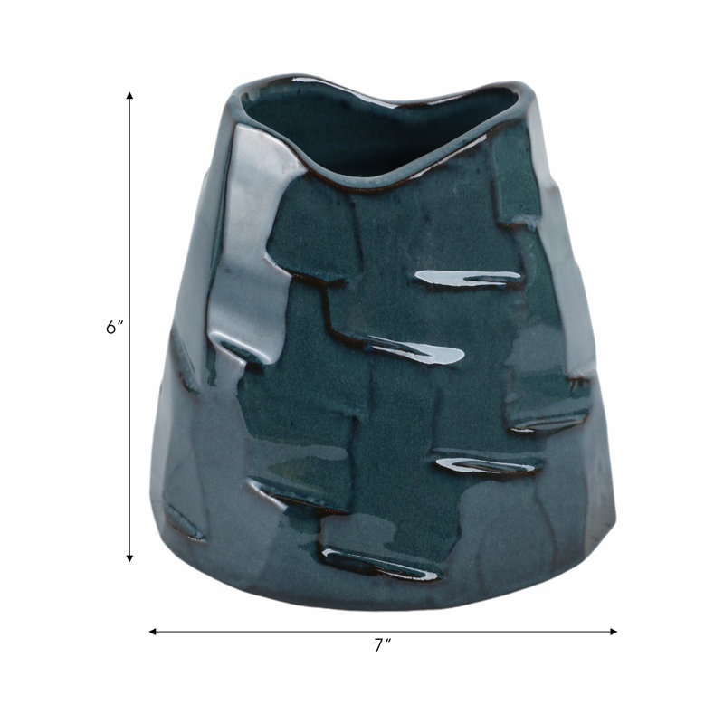 Terracotta Vase With Sculpted Textured Design - Elegant Decorative Accent For Modern And Contemporary Spaces, Ideal For Floral Arrangements And Stylish Home Decor