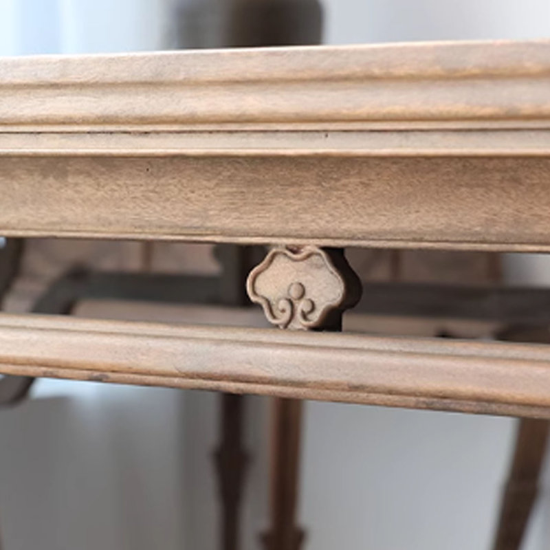 Bureau élégant en bois de rose sculpté