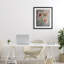 Motif de marguerites roses en gros plan sous verre, design par Franklyn Gregory-130825742-130825743