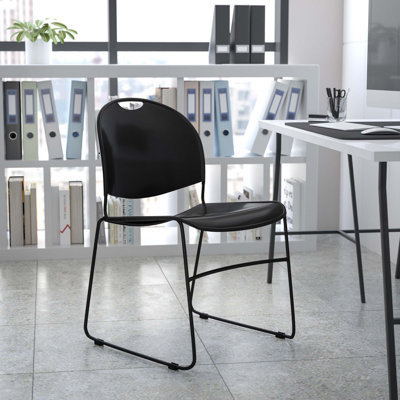 Chaise empilable ultra compacte de 880 lb avec structure en métal Gaea