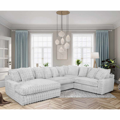 Everette 4-Piece Sectional With Chaise