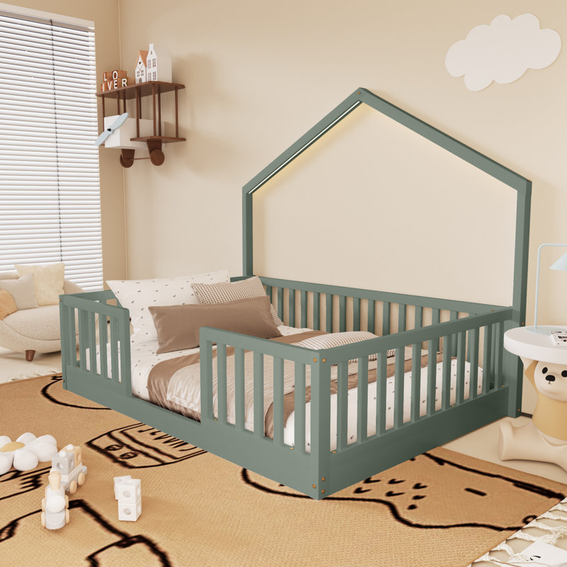 Lit simple en bois avec garde-corps haut pour enfants, gris
