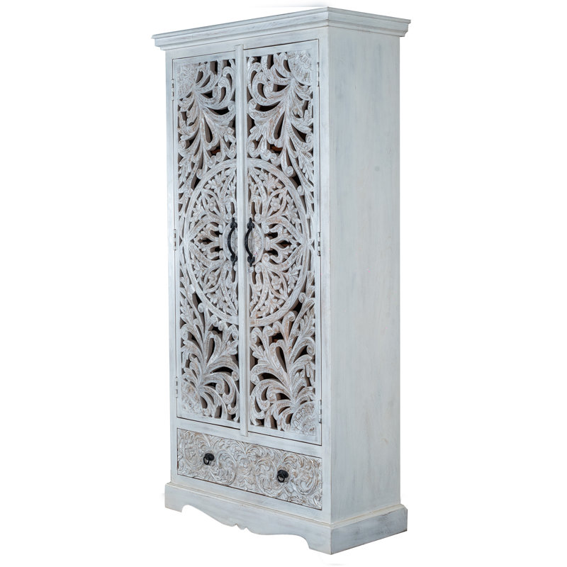 Armoire Oidhche, Blanchies