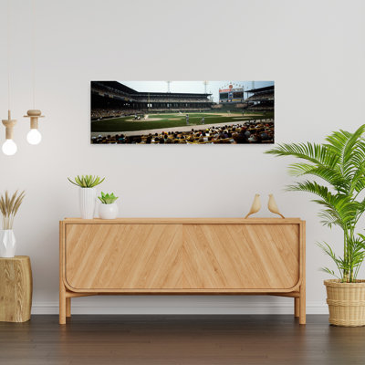 Spectateurs regardant un match de baseball dans un stade, champ cellulaire américain, Chicago, Cook County, Illinois, États-Unis, art mural contemporain