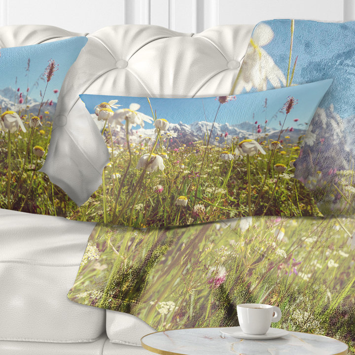 Blooming Mountain Meadow Flowers - Coussin décoratif à imprimé floral, 12 po x 20 po