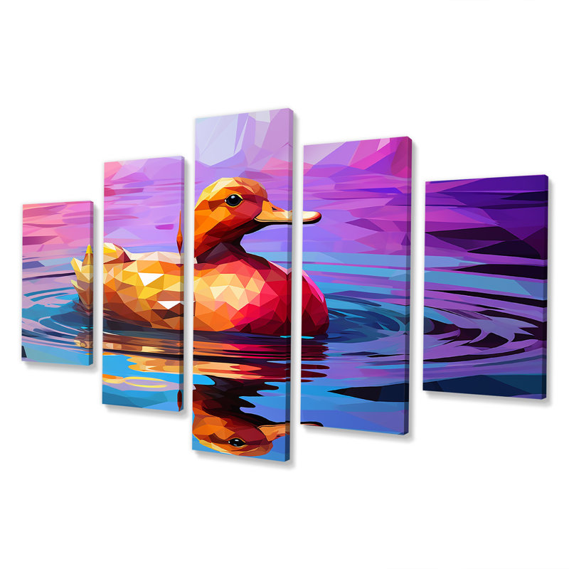 Canard jaune sur un lac mauve