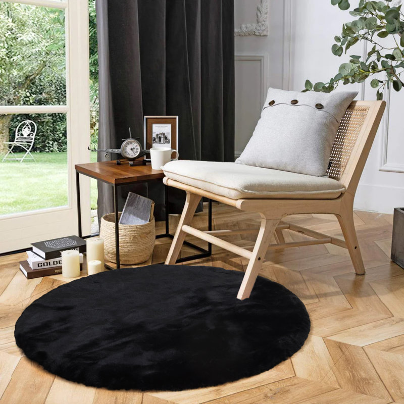 Hollianne Cozy Faux Rabbit Fur Area Rug Machine Washable Rug in Black, Round 3'