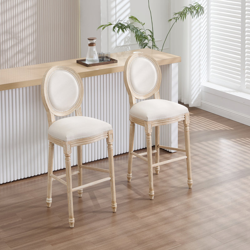 Chaise de bar de style campagnard français, rembourrée avec dossier arrondi, finitions filigrané et sculptées, démontable pour une utilisation polyvalente